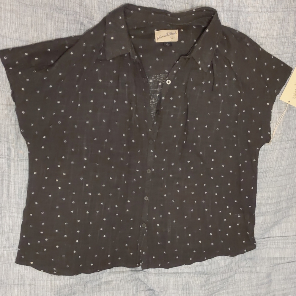 Universal Thread L short sleeve shirt